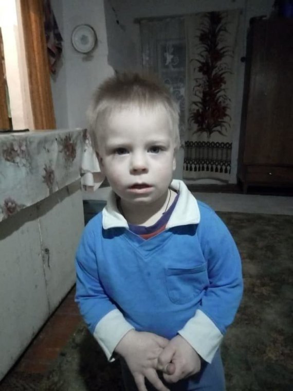В селе Раговка в Киевской области пропал 2-летний Богдан Униченко. Его ищут около 200 человек, задействовали аэроразведку