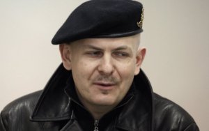 Журналиста 45-летнего Олеся Бузины расстреляли возле собственного дома по ул. Дегтяревской, 58 в Киеве 16 апреля 2015. Убийцы ждали его в авто