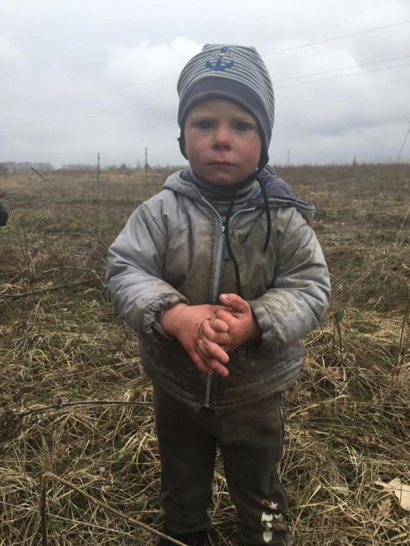 2-річного Богдана Уніченка шукали трохи менше доби. Знайшли у лісосмузі, на відстані близько 5 км від дому. Він був брудний, виснажений та плакав. Хлопця оглянули лікарі, його життю та здоров'ю нічого не загрожує 