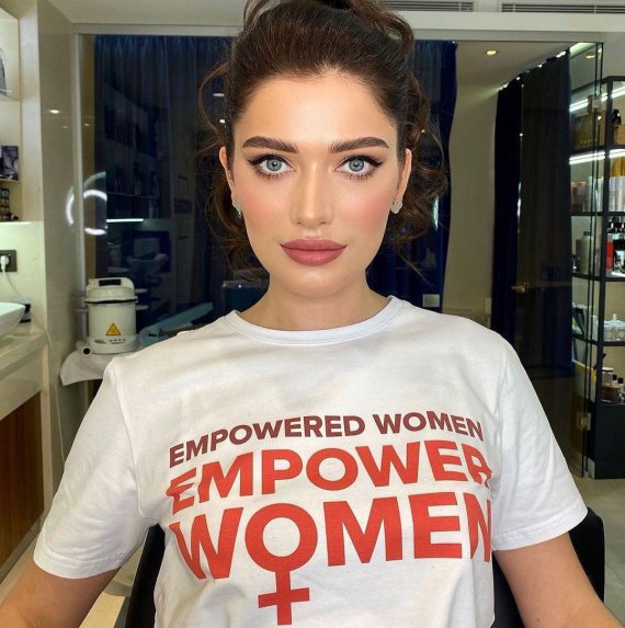 Обладательница звания "Мисс Украина Вселенная" -2020 Елизавета Ястремская написала вдохновляющее обращение к женщинам