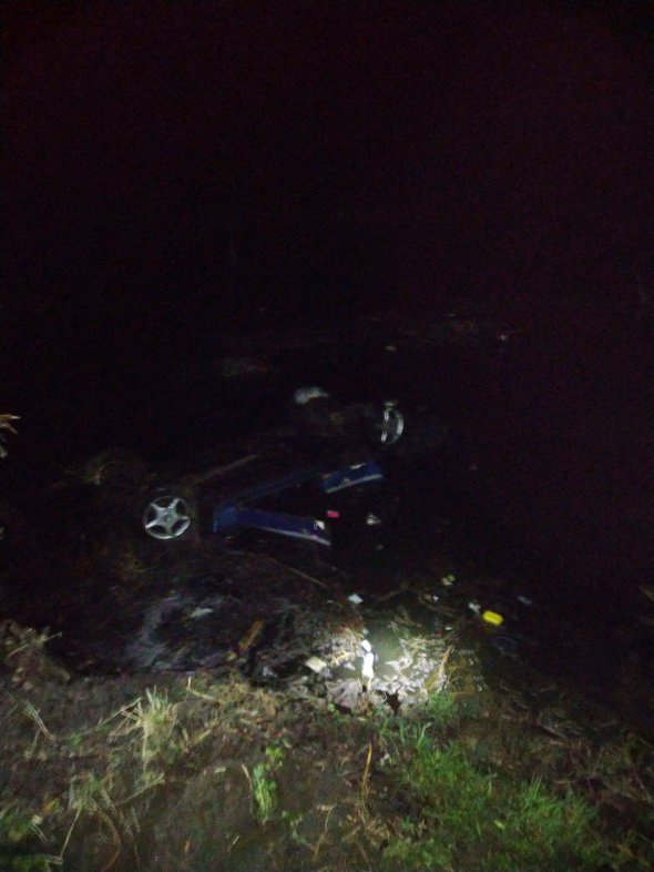На Черкащині авто влетіло у ставок. Загинули троє чоловіків
