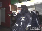 У Києві зарізали 25-річного продавця квітів. Підозрюваного затримали в аеропорту. Це 27-річний знайомий потерпілого