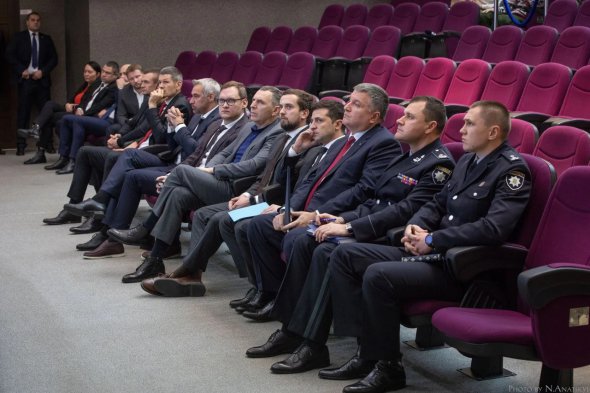 Зеленский, рядом - Аваков на презентации результатов расследования в МВД, декабрь 2019 года