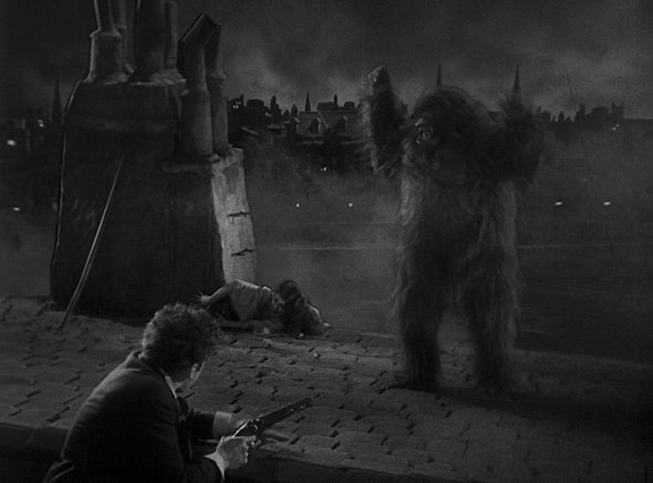 1932 року екранізували оповідання Едґара Аллана По "Убивство на вулиці Морг". Фільм має мало спільного з оригінальним сюжетом. Йдеться про божевільного вченого, у якого є орангутан. Це стало мотивом створення фільму "Кінг-Конг" 1933 року.