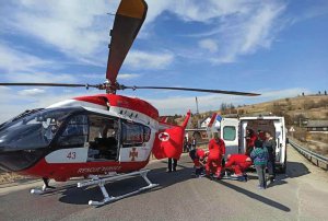 Гелікоптер швидкої допомоги доправляє 78-річну жінку з ішемічним інсультом із міста Турка на Львівщині в обласний центр. Транспортування обійшлося у 42 530 гривень, його оплатили з державного бюджету