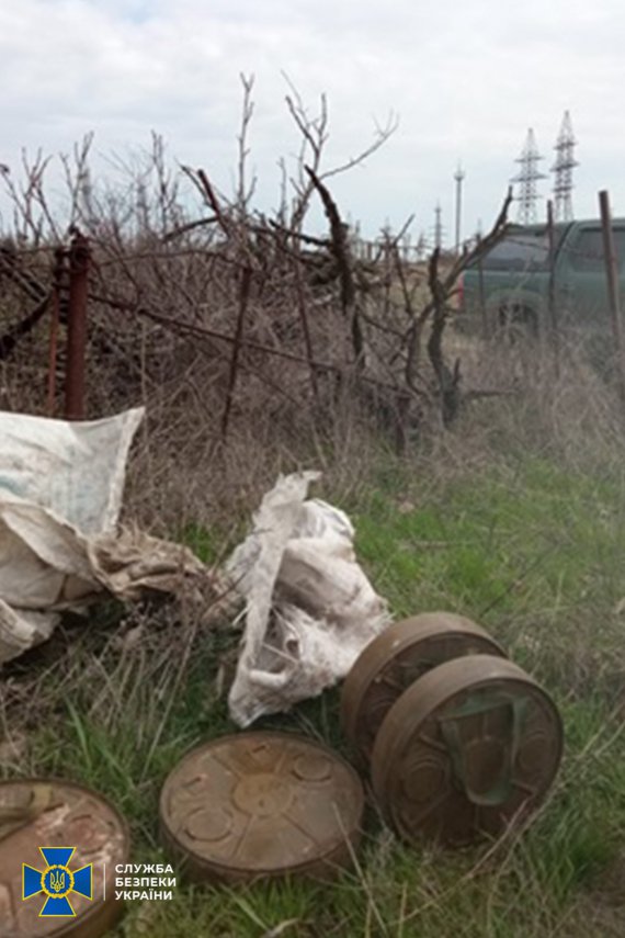 Оперативники СБУ обнаружили схрон с минами
