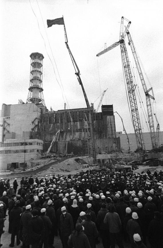 Митинг по случаю завершения строительства перекрытия реакторного зала энергоблока № 4