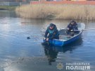 В Виннице нашли мертвым пропавшего в ныч против 11 марта 23-летнего Михаила Зубчука. Тело достали из трехметровой глубины озера спасатели