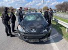На виїзді з Дніпра Peugeot збив двох дітей на переході. Вони у важкому стані