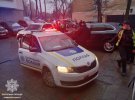 У Львові водій Porsche Cayenne  вчинив чотири ДТП та намагався втекти від   поліції.  Коли його зупинили - кинувся в бійку   та а помочився на авто патрульних