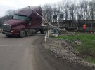 На Черкащині п'яний  водій вантажівки влаштував  ДТП на залізничному переїзді