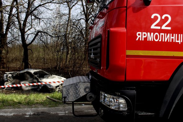 У палаючому легковику  загинули  жінка та 12-річний хлопчик