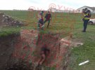 Тіла трьох чоловіків та жінки виявили  в занедбаному колодязі   на Одещині.  Загиблі  – місцеві жителі у віці від 23 до 35 років