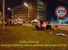 В Киеве на скорости перевернулся автомобиль. Мать погибла, дочь в реанимации