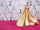 Британская актриса театра и кино Кэрри Маллиган появилась в пышном золотом наряде от Valentino Haute Couture
