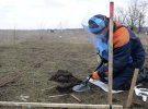 Сотрудники ГСЧС разминировали поле в районе Гнутово. Фото: ГСЧС