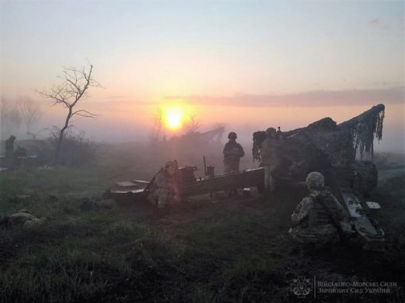 "На Одещині та Миколаївщині підрозділи окремої артилерійської бригади імені генерал-хорунжого Олексія Алмазова Командування морської піхоти ВМС ЗС України провели тактико-спеціальні заняття з приведення підрозділів у бойову готовність", - Міноборони