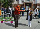 Посол Нідерландів подарував українським лікарям 600 горщиків тюльпанів