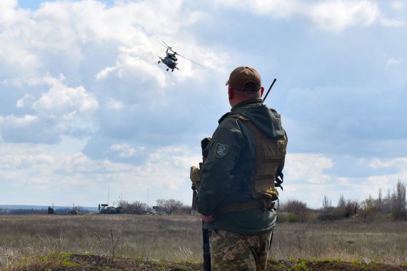 На Донбасі провели навчання авіаційних навідників. Фото: facebook.com/MinistryofDefence.UA