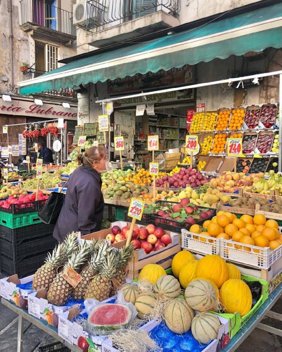 В Італії навіть на мінімальну зарплату можна купити якісні фрукти й овочі
