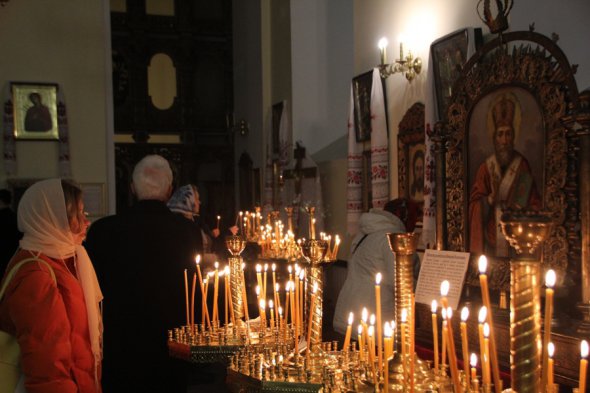 Свеча в богослужении символизирует божественную благодать