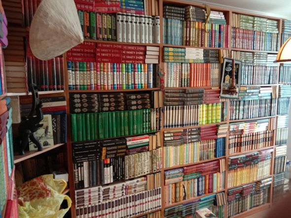 В библиотеке писателя Василия Краса из города Лиман Донецкой области собрано более 11 000 изданий
