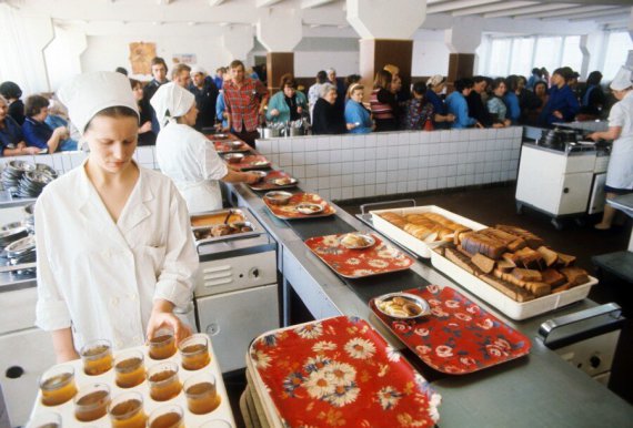 Серйозні крадіжки в СРСР не були нормою. Однак на побутовому рівні дріб'язкові випадки не вважалися злочином. Наприклад, обважити в магазині або змінити склад страв в закладах громадського харчування, принести з заводу декілька підшипників, злити 20 літрів соляри на автобазі - було звичною справою.