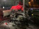 В Киеве на ул. Леси Украинки 25-летний водитель Infiniti, находясь за рулем в нетрезвом состоянии, врезался в опору светофора. В результате 18-летняя пассажирка этого автомобиля погибла на месте, водитель и еще один пассажир получили телесные повреждения