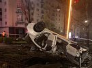 В Киеве на ул. Леси Украинки 25-летний водитель Infiniti, находясь за рулем в нетрезвом состоянии, врезался в опору светофора. В результате 18-летняя пассажирка этого автомобиля погибла на месте, водитель и еще один пассажир получили телесные повреждения