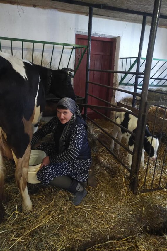 Бывшая пленница Кремля, экс-нардеп Надежда Савченко в свободное время доит коров