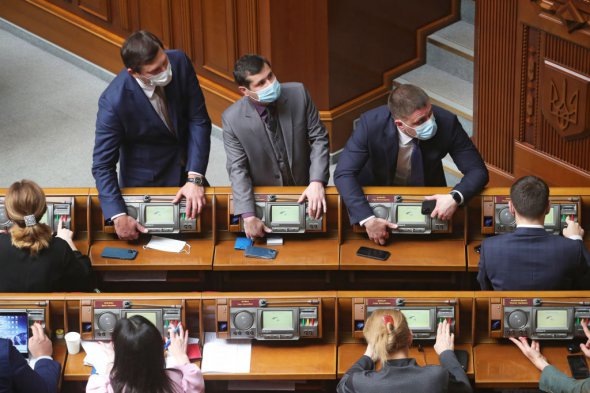 Народні депутати голосують у Раді за допомогою сенсорної кнопки. Вона має допомогти викорінити "кнопкодавство"
