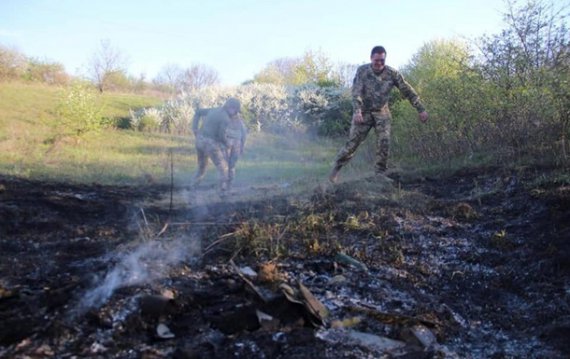 На Донбасі сепаратисти влаштували пожежу керованою ракетою. Фото: facebook.com/otupivnich/
