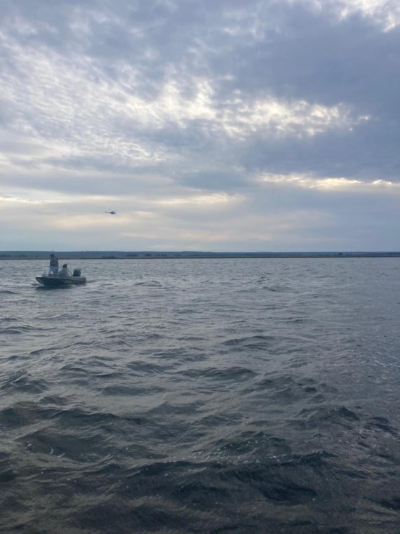 Пограничники накануне проходили на лодке по реке Турунчук перед тем как зайти в озеро, в котором и перевернулось судно