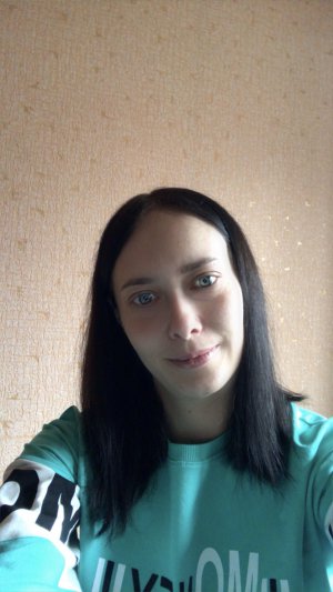 30-річна Анастасія Яхненко зі Сміли на Черкащині 4-й рік лікує сепсис і має високу температуру. Після четвертої операції по гінекології на лікування потрібна допомога.