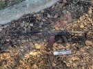 На месте стрельбы в Мукачево изъяли АК-47 и пистолет