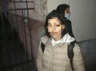 Київські прокурори затримали «на гарячому» злодійок, які посеред вулиці обікрали дівчину