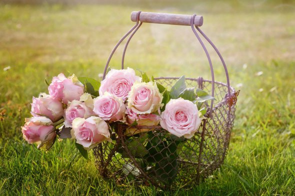 До будь-якого подарунку обов'язково додайте букет улюблених квітів вашої мами