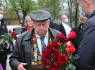 В Полтаве в День памяти и примирения возложили цветы к Мемориалу солдатской славы