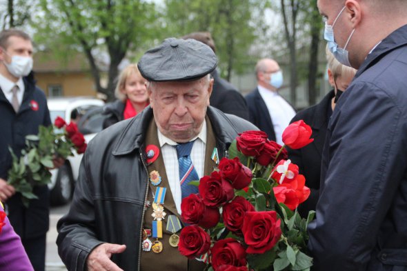 У Полтаві у День пам'яті та примирення поклали квіти до Меморіалу солдатської слави