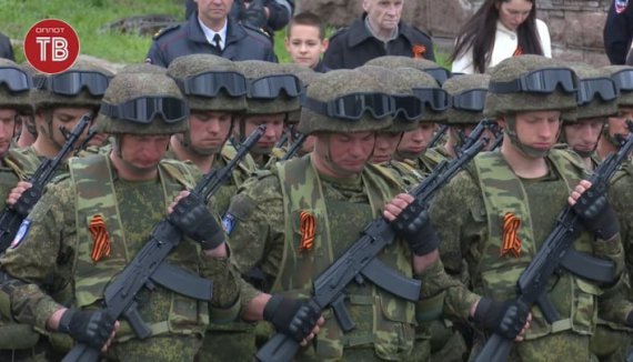 Попри Covid-19: терористи ДНР провели військовий парад у Донецьку. Фото: novosti.dn.ua