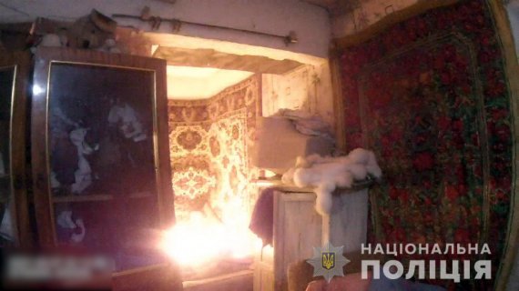 На Полтавщині 33-річний  чоловік облив себе та будинок колишньої бензином і підпалив