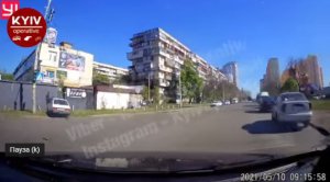 В Киеве женщина за рулем авто снесла парня на переход