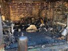 В Харькове 28-летний мужчина залез в гараж и поджег свой автомобиль. Самоубийцу спасли