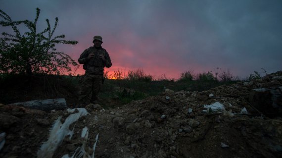 Показали один з вечорів на передовій для бійців 93 бригади Холодний Яр