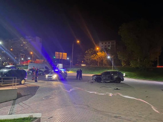 В Івано-Франківську обстріляли з гранатомета BMW Х5 