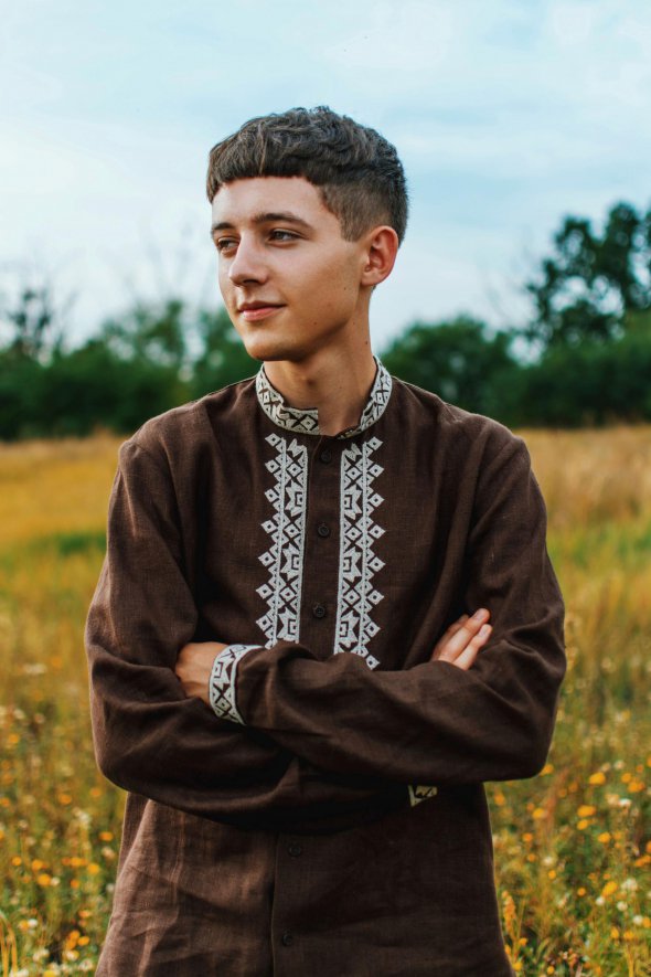 Данило Гайдамаха, відомий як тік-ток блогер @сhornobrovyi, у дотепний спосіб популяризує українську серед молоді, також іноді згадує про політичні репресії та інші злободенні явища