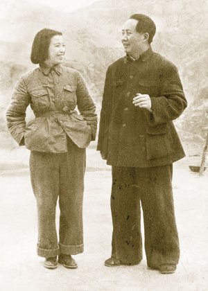 Цзян Цінь вийшла заміж за Мао Цзедуна 1938‑го, коли він був одним із лідерів компартії Китаю. Стала його четвертою дружиною. До того працювала акторкою театру й кіно під іменем Лан Піньо — ”Блакитне яблуко”. 1930 року місяць пожила у шлюбі з торговцем. Потім створила сім’ю з актором. Покинула його 1937‑го з двома дітьми. Він намагався вкоротити собі віку. Лан Піньо перестали запрошувати на зйомки. З Мао Цзедуном познайомилася на лекції з марксизму-ленінізму. Після весілля взяла ім’я Цзян Цінь — ”Блакитний потік”. Народила доньку Лі На. 1977‑го фото Цзян розмістили на обкладинці журналу Time із заголовком ”Із актрис — в імператриці”. 14 травня 1991 року знайшли повішеною на поясі ­халата 
