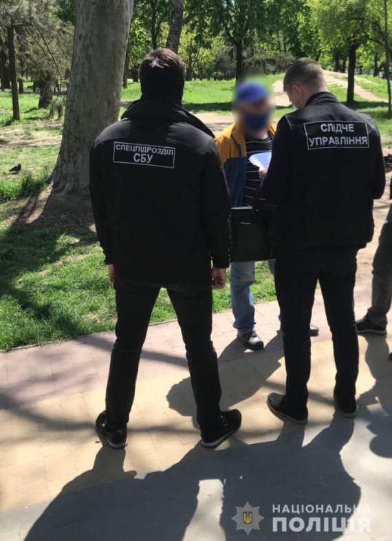 В Одеській області  затримали директора однієї з дитячих спортивних шкіл.  Він шантажував вчителів і вимагав гроші