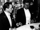 Певец и актер Фрэнк Синатра и президент США Джон Кеннеди в 1961 году / Getty Images