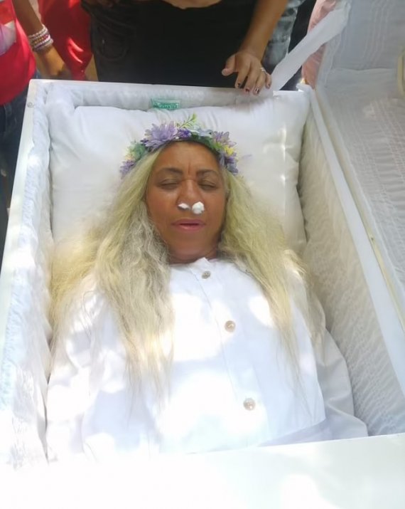 Майра Алонсо сама себе устроила похороны.
